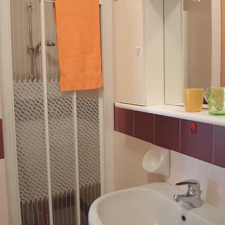 One-bedroom Flat Next To Thermae Apartment